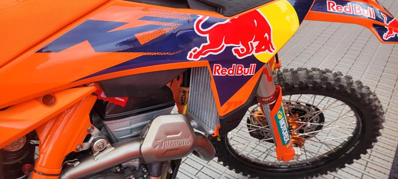 Dominancia techniky KTM v priamom prenose od OKR Moto